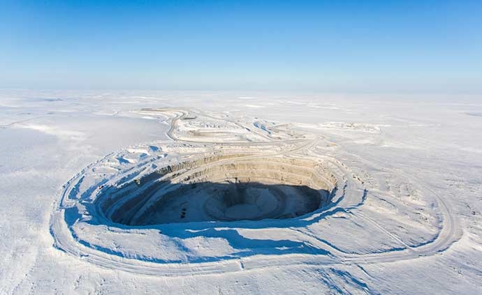 加拿大北部地区,被冻土苔原包围的钻石矿