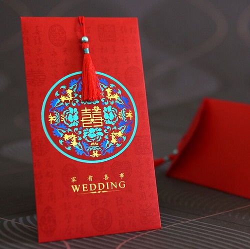 结婚红包祝贺词格式结婚送红包不要忘记写上自己的祝福语和名字,因为