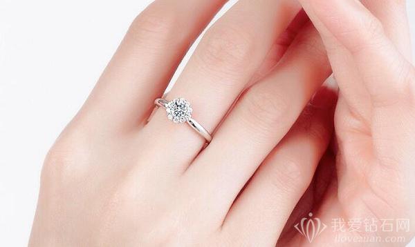 左手中指戴戒指是什么意思 左右手中指戴戒指的意义详解 我爱钻石网官网