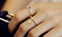 食指戴戒指什么意思 男女生食指戴戒指的含义