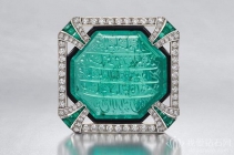 邦瀚斯珠宝秋拍：八角形雕花祖母绿15万英镑落锤