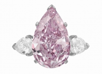 佳士得纽约珠宝拍卖：8.82ct水滴形紫粉钻678万美元成交