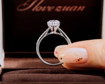 求婚钻戒和结婚戒指的区别