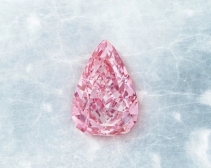 佳士得呈献拍卖史上最大梨形艳彩粉红钻石“THE FORTUNE PINK