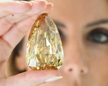 全球最大内部无瑕钻石即将拍卖，重达303.10ct，估价近1亿！