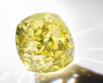 一颗133.03ct艳彩黄钻以550.77万美元成交：迄今公开拍卖最大艳彩黄钻