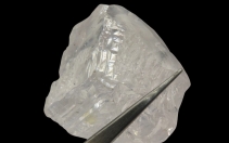 安哥拉 Lulo 矿新发现一颗203ct钻石原石